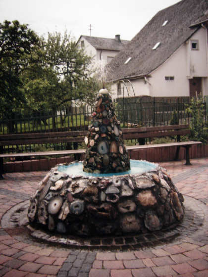Edelsteinbrunnen